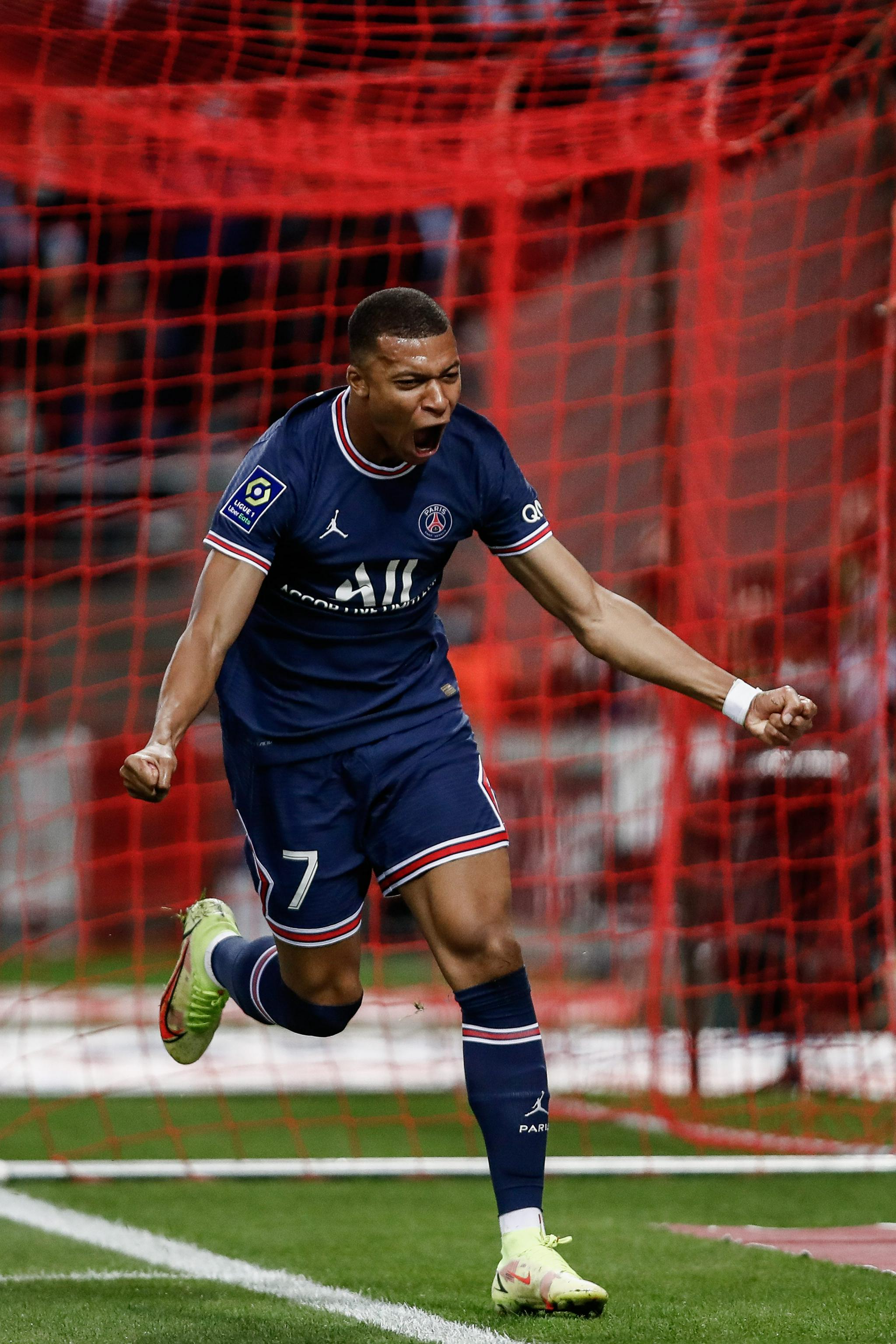 詹姆斯三节战罢得6分，距离连续1298场得分上双还差4分