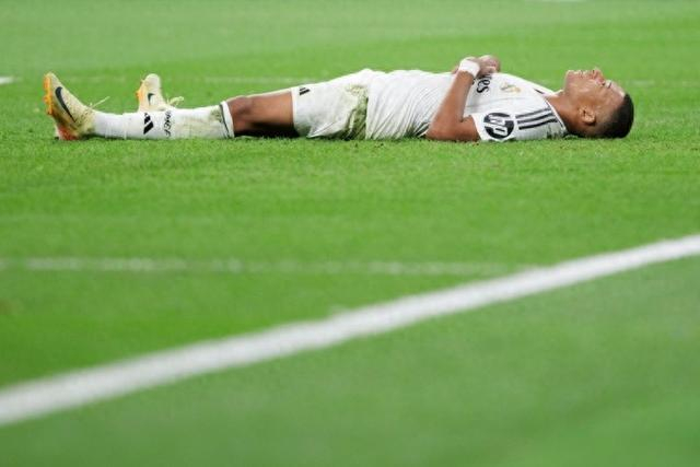 足球报：亚泰本赛季主要问题是资金不足，开局赛程也埋下伏笔（足球报：亚泰本季受困资金紧张，艰难开局赛程埋下隐患）