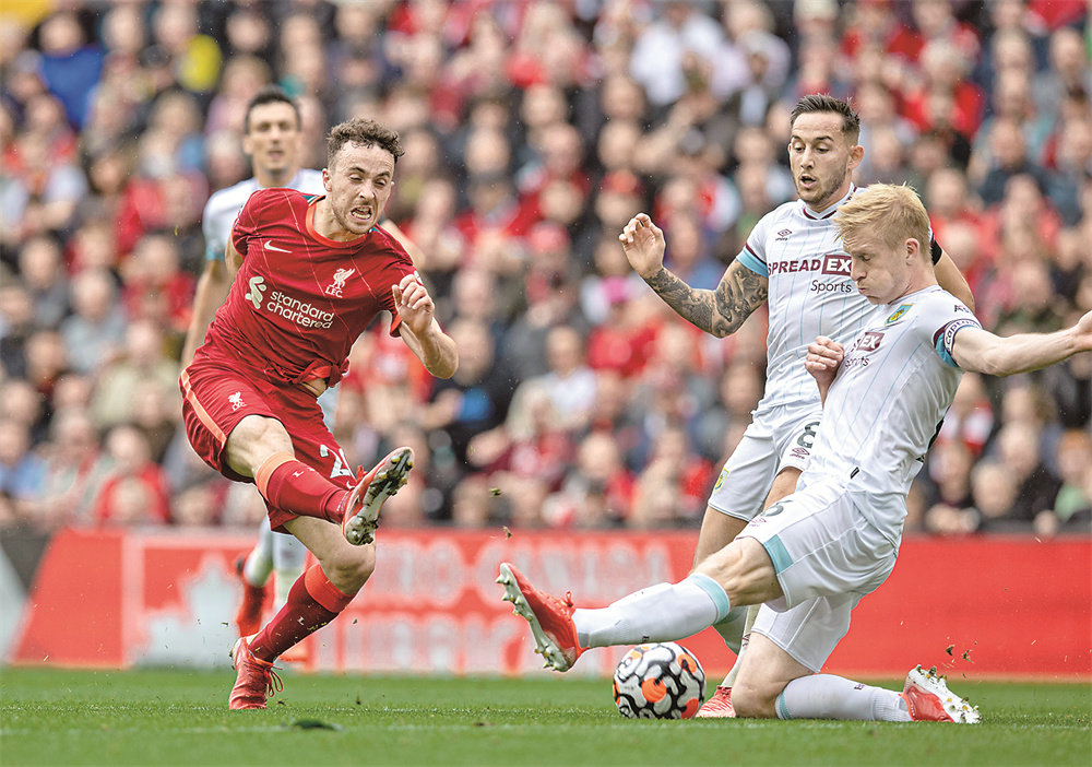 意甲媒体热议：米兰前锋希门尼斯未来扑朔迷离，媒体坚称他将离开而经纪人否认！（意媒聚焦：米兰前锋希门尼斯去留成谜，媒体断言将离队，经纪人予以否认）