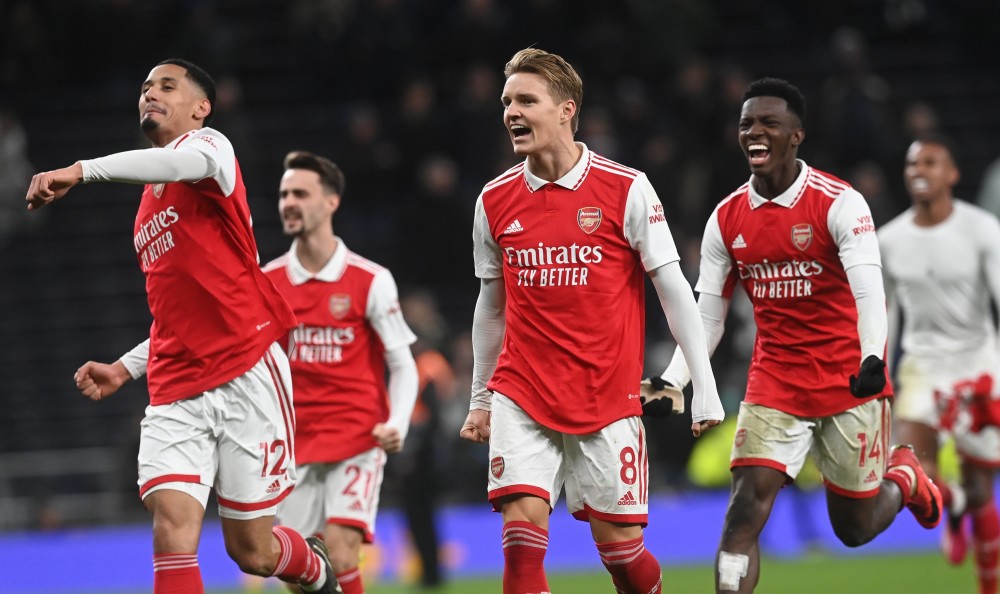 埃梅里：球迷们的支持非常重要，还需不断完善球队攻防体系（埃梅里：球迷支持至关重要，球队攻防仍需持续优化）