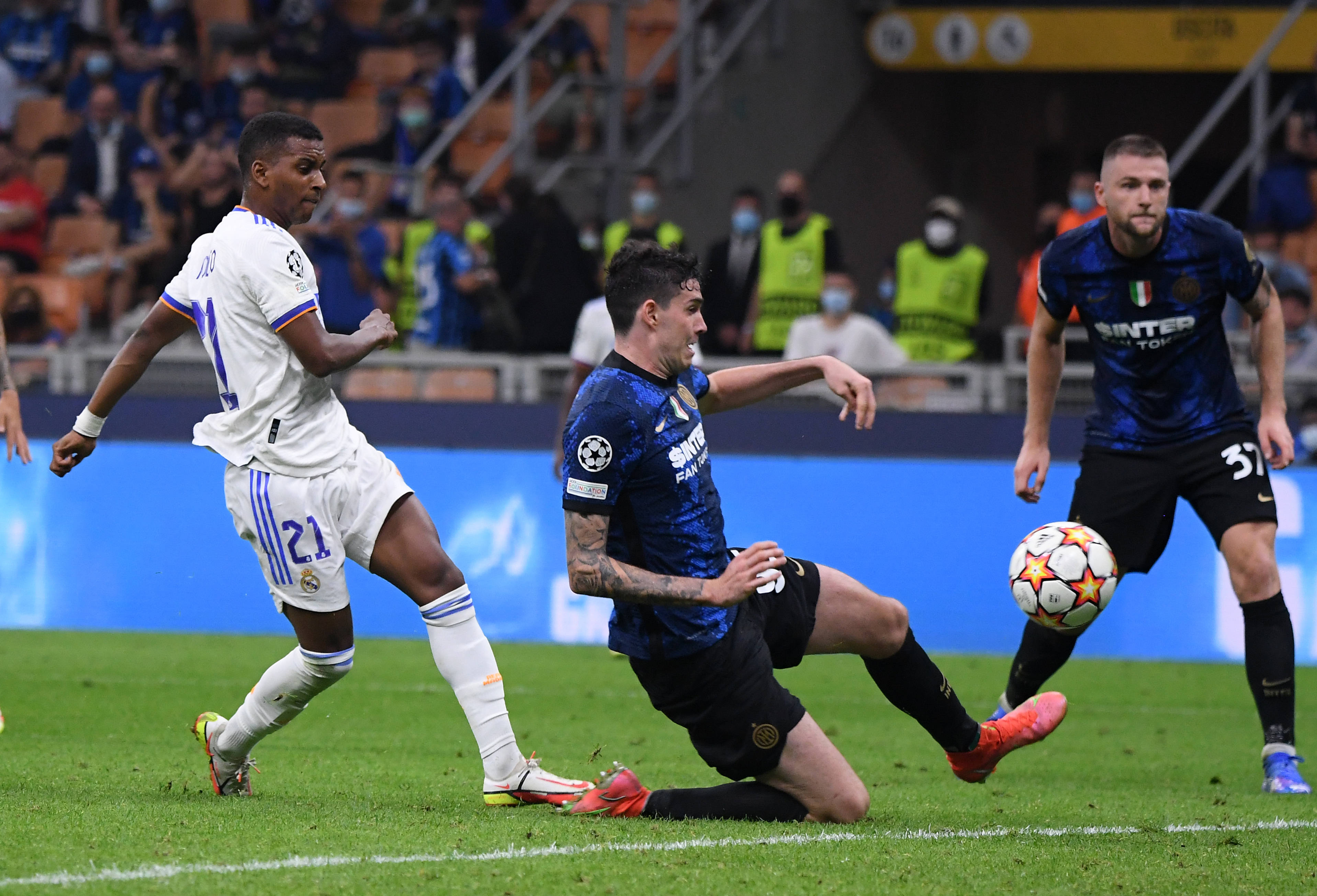 记者：在安古伊萨伤势确定后，那不勒斯立即瞄准了弗拉泰西