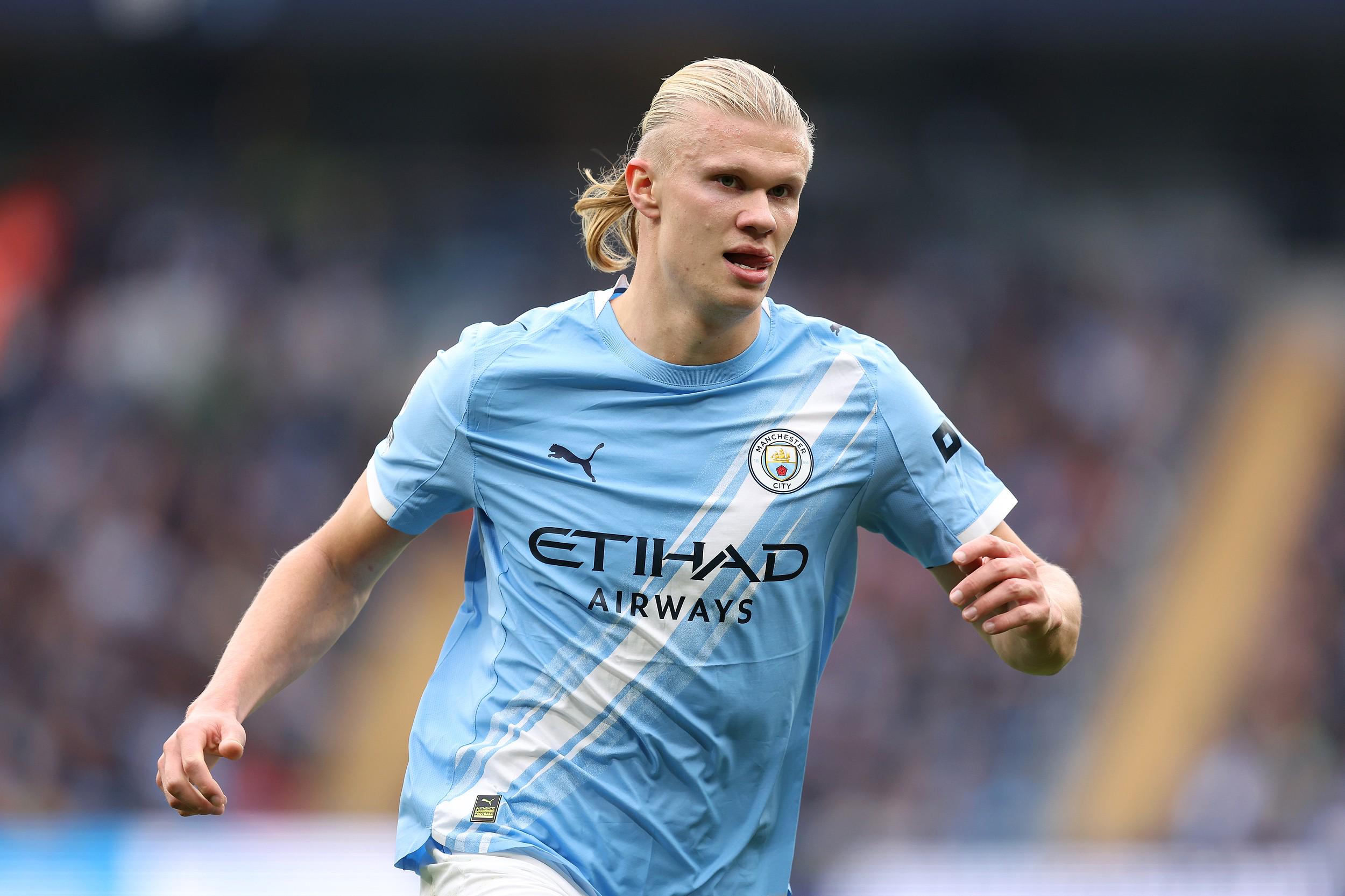 记者：泰山不会放弃成绩搞年轻化，韩鹏明年是否执教还没定