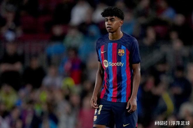 气温未降，“雪”先来了？杭州桐庐滑雪场“开板”，半个月后还有“夜滑”