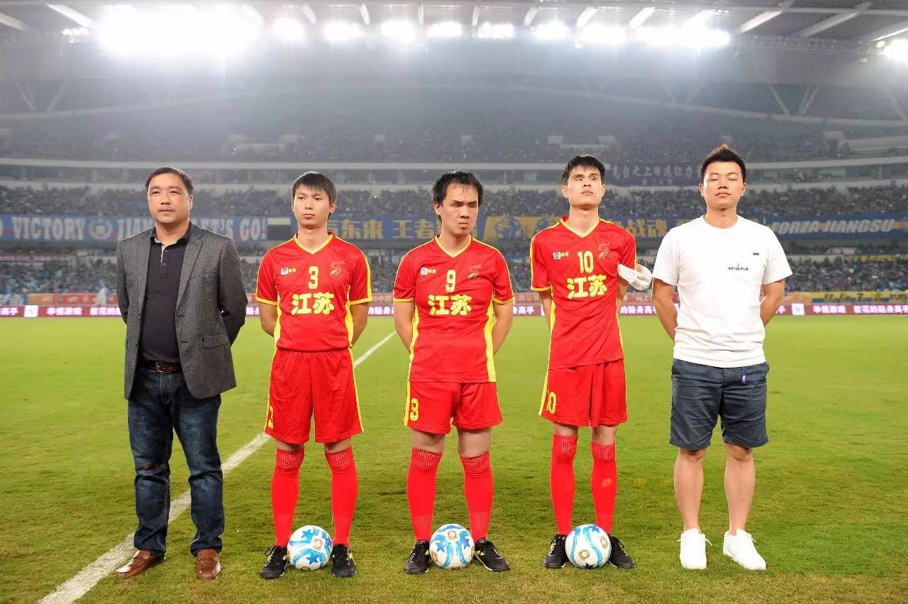 欧协联战报：乌切闪击，德文尼扳平，水晶宫2-2十人古比斯（欧协联速报：乌切闪击、德文尼扳平，水晶宫与十人古比斯2-2战平）