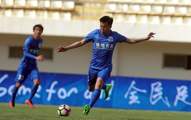 英超15轮阿森纳1-2负维拉仍居榜首，曼城3-0胜桑德兰紧追（英超第15轮：阿森纳1-2不敌维拉仍领跑，曼城3-0胜桑德兰紧追其后）