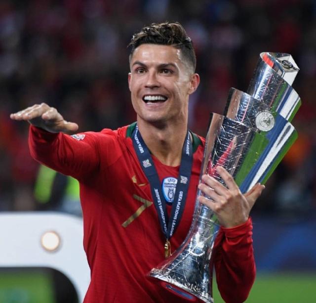 希勒：不认为维拉会加入冠军争夺，他们现实的目标是英超前四（希勒：维拉不在争冠行列，现实目标是英超前四）