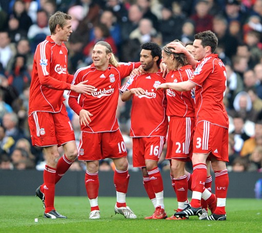 官方：因在诺坎普燃放烟花+投掷物品，法兰克福被罚3.8万欧（官方处罚：法兰克福因诺坎普燃放烟花并投掷物被罚3.8万欧元）