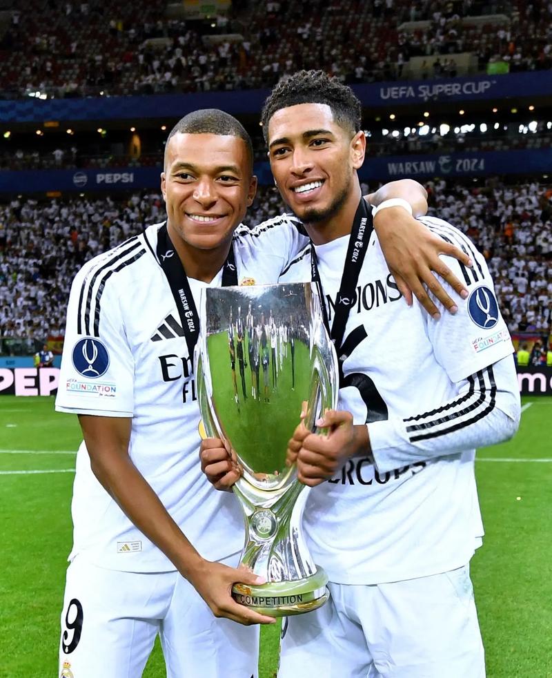 德尚：舍瓦利耶会获得登场机会，埃基蒂克正朝着积极方向发展（德尚：舍瓦利耶将获出场，埃基蒂克进展积极）