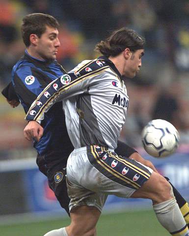 记者：弟媳未能得到米兰高层信任，与波尔图谈判进入细节阶段（记者称米兰高层难以信任弟媳，转会波尔图谈判已推进至细节阶段）